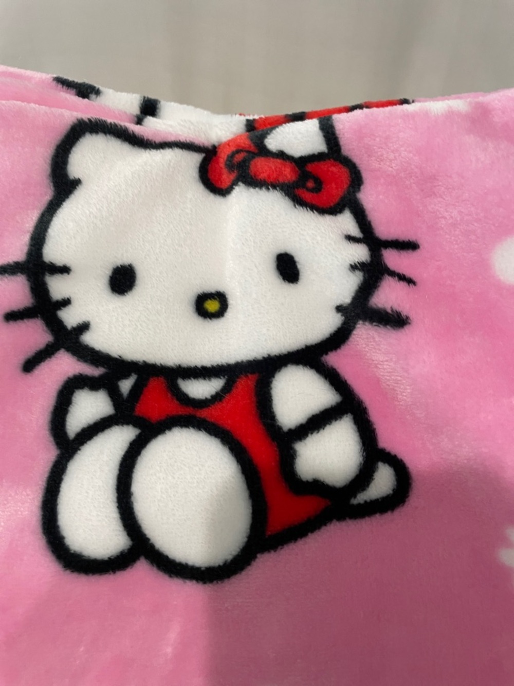 Hello Kitty Pink Patterned Plush Throw Blanket - Picture 10 of 16